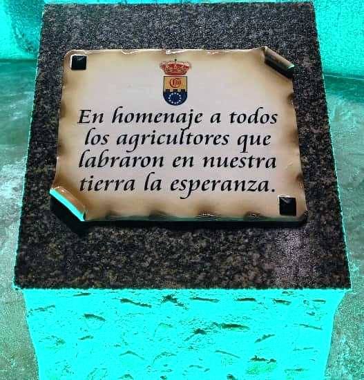 Placa homenaje.