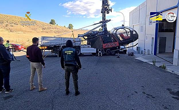 Imagen principal - Helicópteros y dinero intervenido.