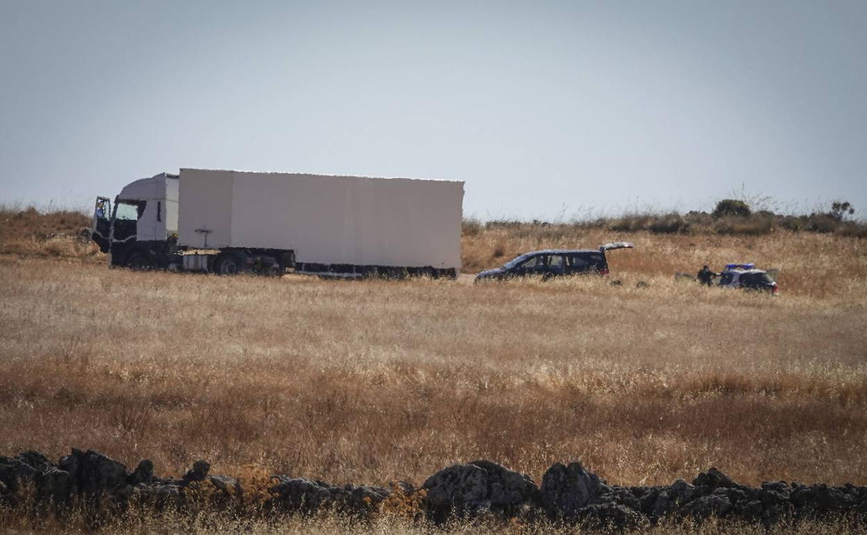 El narcohelicóptero estaba dentro de ese camión. 