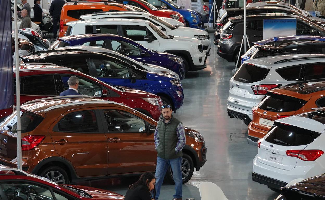 Exposición de automóviles en la Feria del Motor de IDEAL de 2019. 