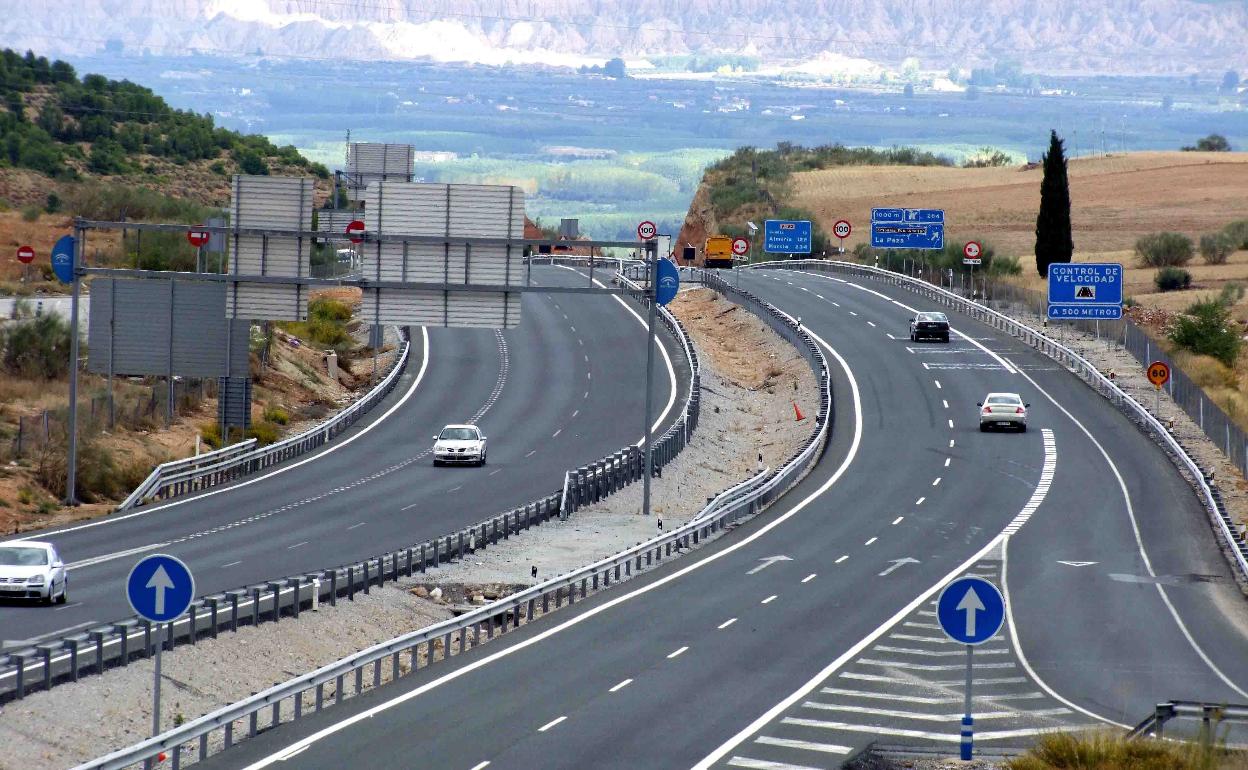 La A-92, a su paso por Purullena