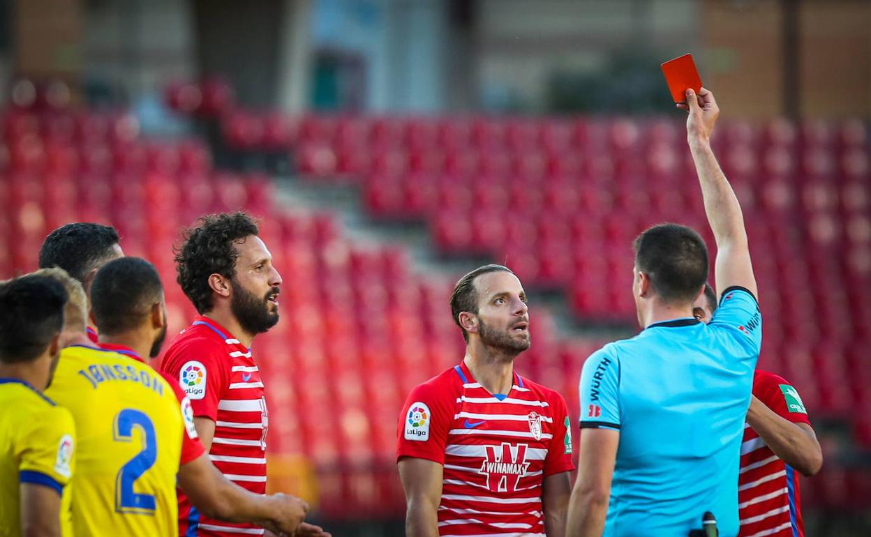 Díaz de Mera Escuderos expulsó a Soldado en un partido contra el Cádiz. 