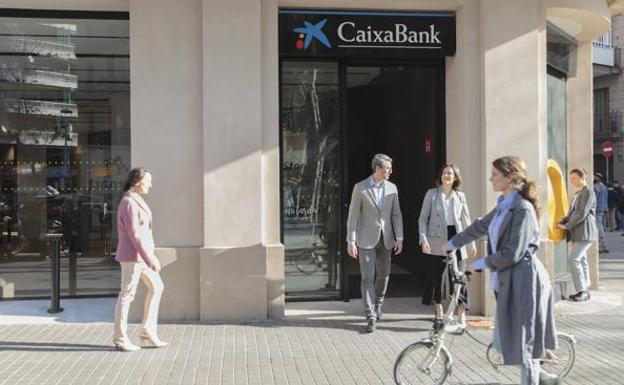 Aviso a los clientes de Caixabank por una estafa de suplantación de identidad