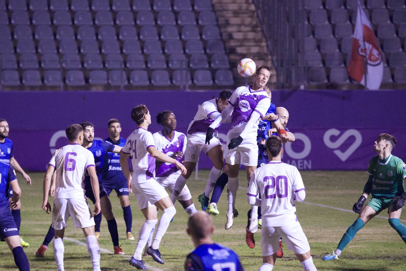 El Real Jaén buscará en Porcuna ampliar su racha de siete partidos sin perder ante un bloque local también en buena línea. 