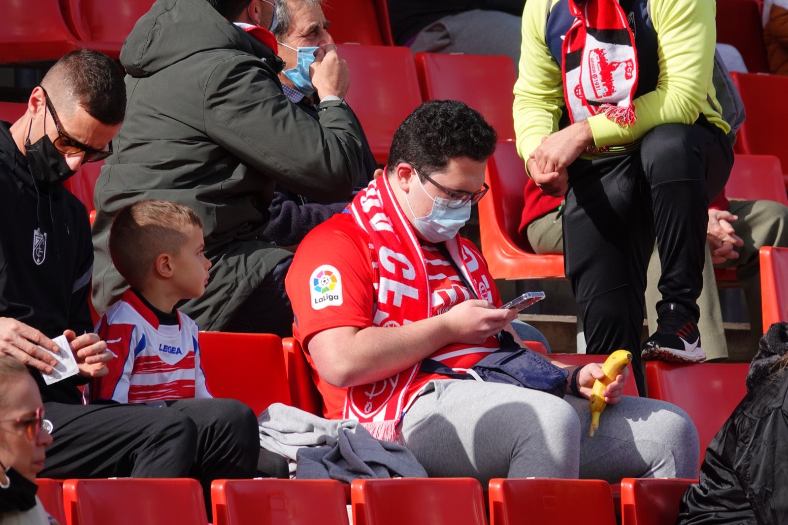 ¿Has estado en el partido entre Granada y Osasuna? Aquí puedes verte en tu localidad