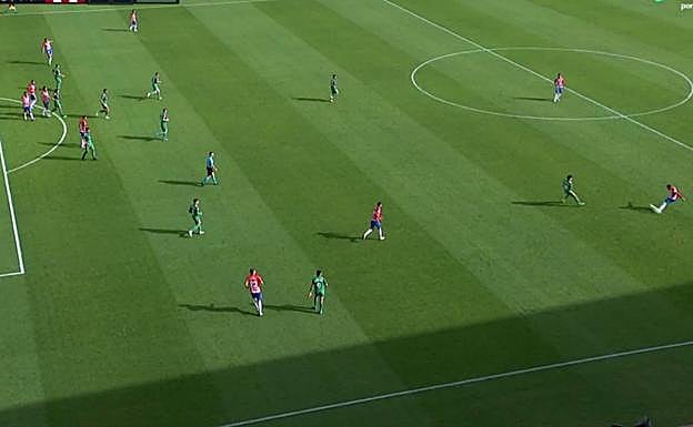 Hasta tres rojiblancos están en fuera de juego. Uno de ellos, Germán. 