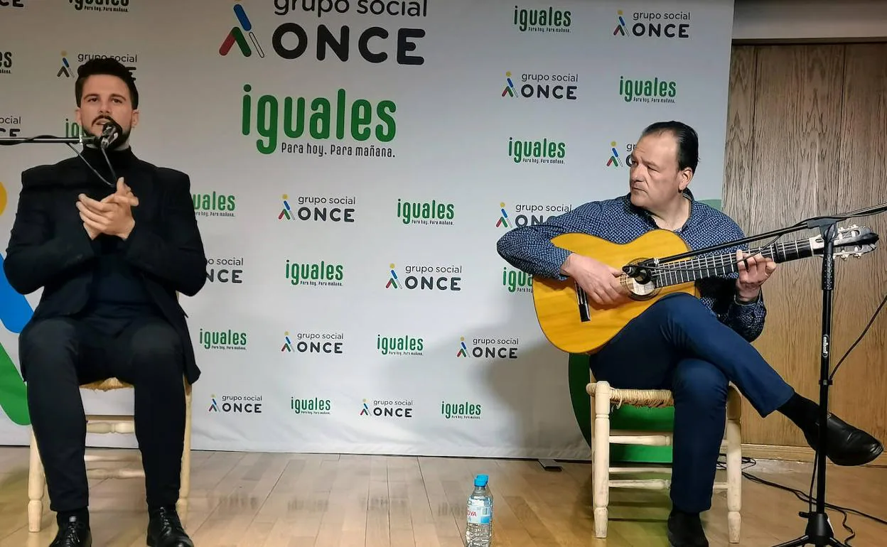 Iván Centenillo y Ramón del Paso, durante la actuación.
