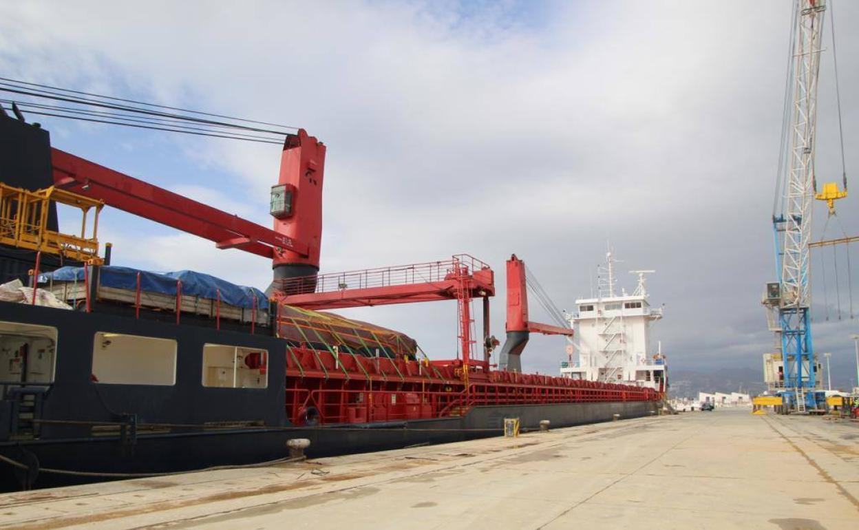 El puerto de Motril cerró el año con 564 escalas de buques mercantes