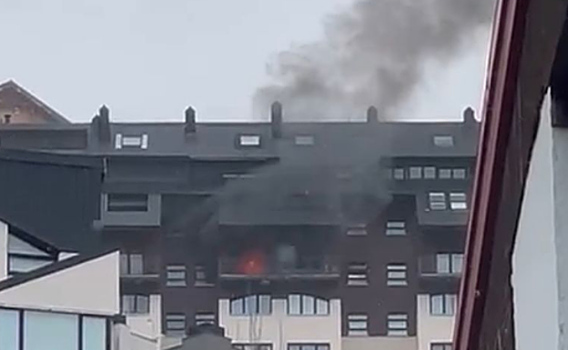Imagen del edificio afectdo por el fuego.