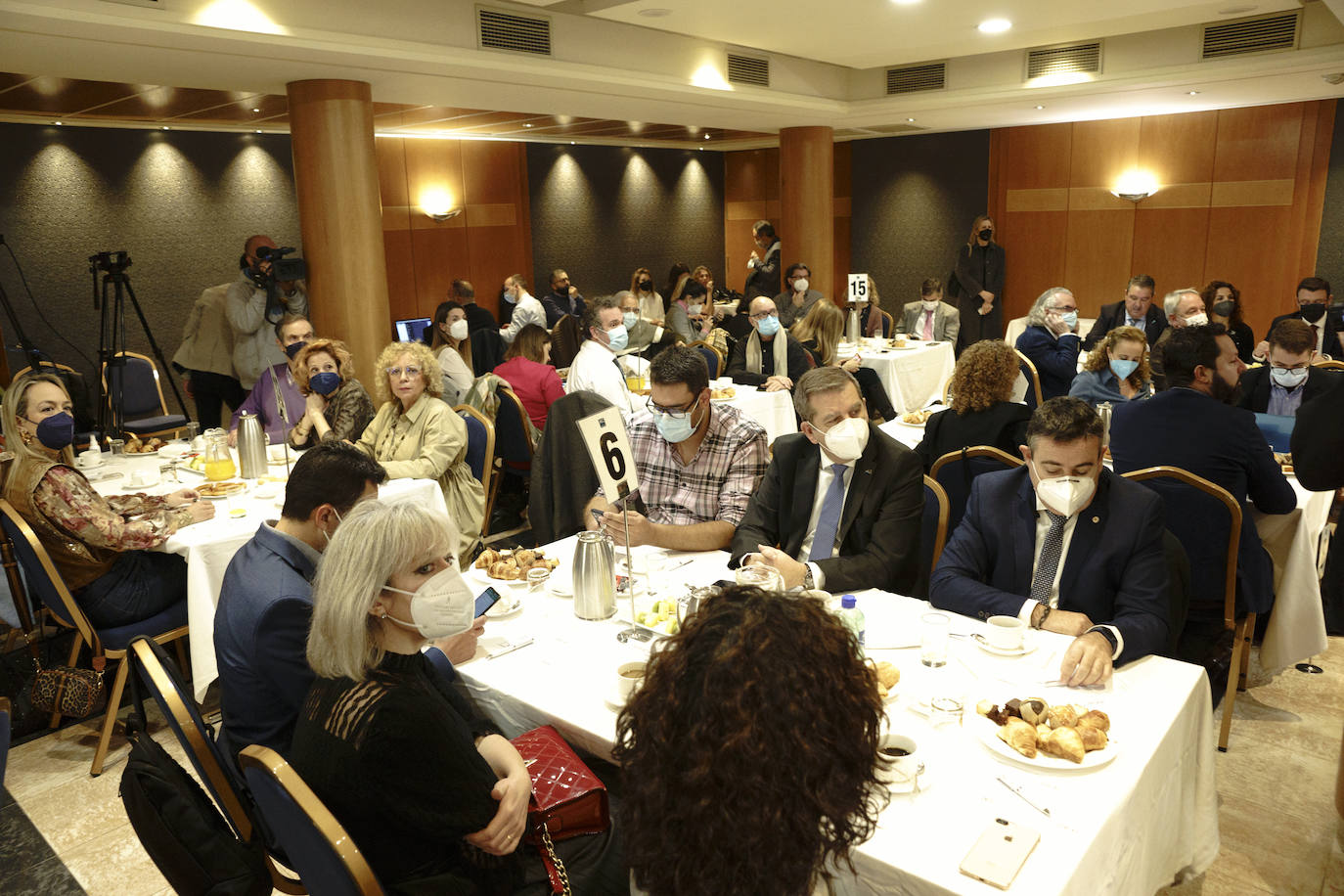 Fotos: Así ha sido el Desayuno IDEAL con el consejero de Salud, Jesús Aguirre