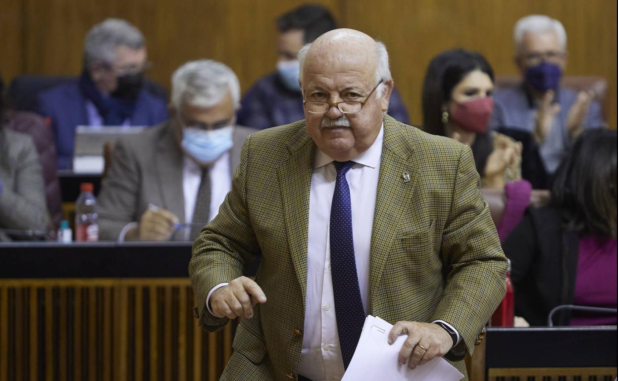 El consejero de Sanidad, Jesús Aguirre, durante la Sesión Plenaria Extraordinaria el Parlamento de Andalucía.