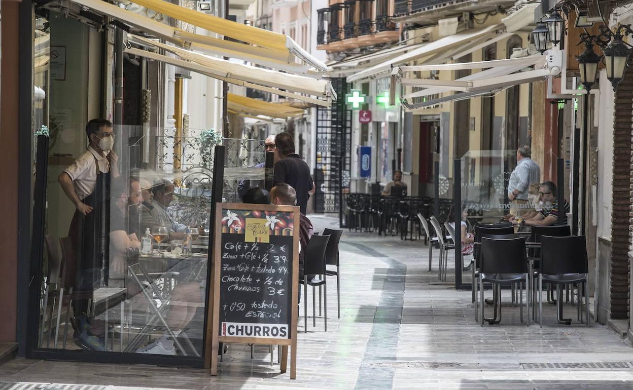 Granada tiene ya más trabajadores que antes de la pandemia