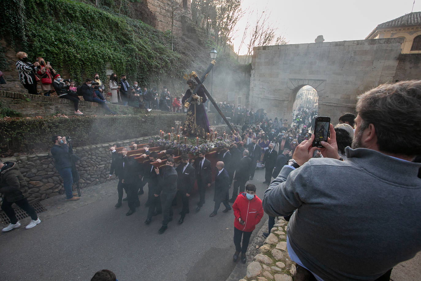 La Borriquilla y el Nazareno, por las calles de Granada.