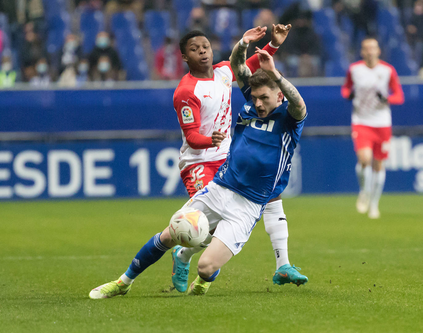 Ramazani, en pelea con Viti, volvió a ser incisivo y de lo mejor del equipo en el Tartiere. 