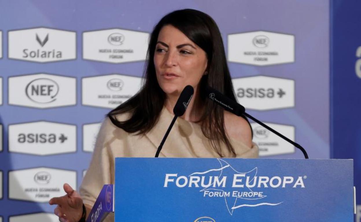 La diputada de Vox, Macarena Olona interviene en el desayuno informativo del Fórum Europa celebrado este martes en el Casino de Madrid. 