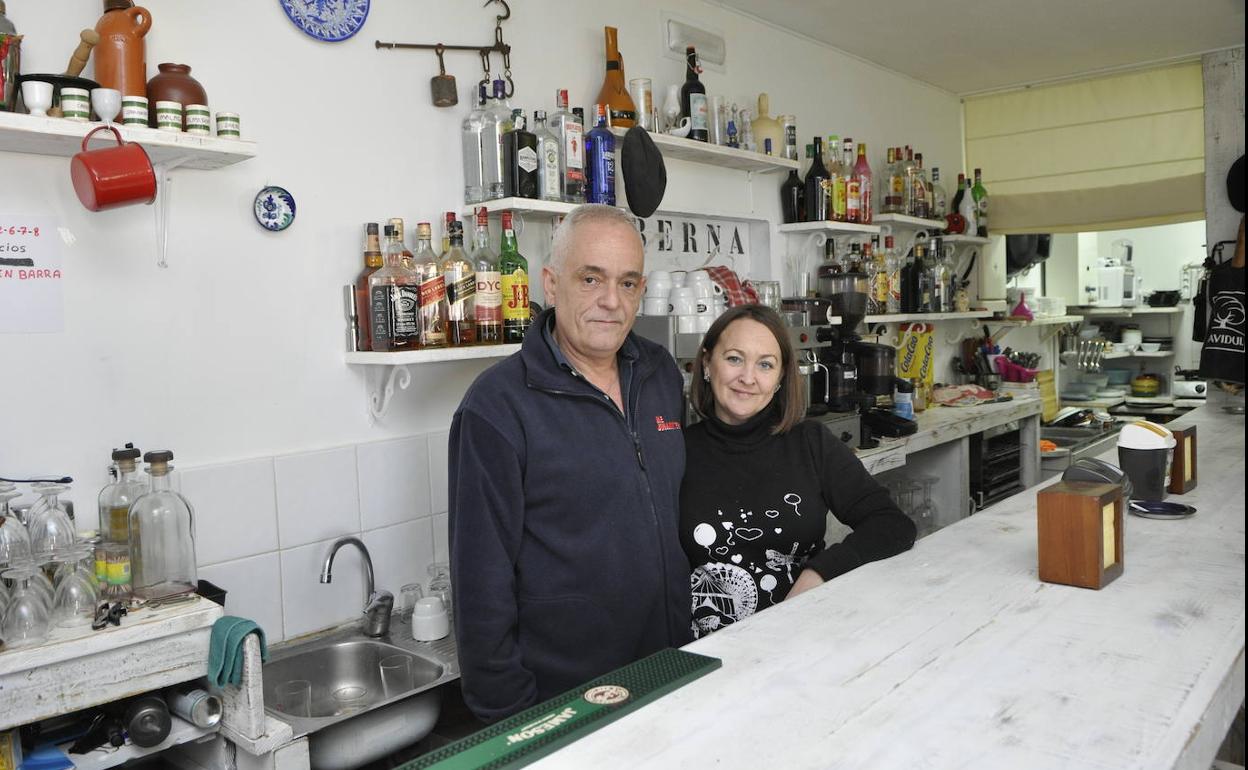 Miguel y Julia, dueños del negocio en Turón