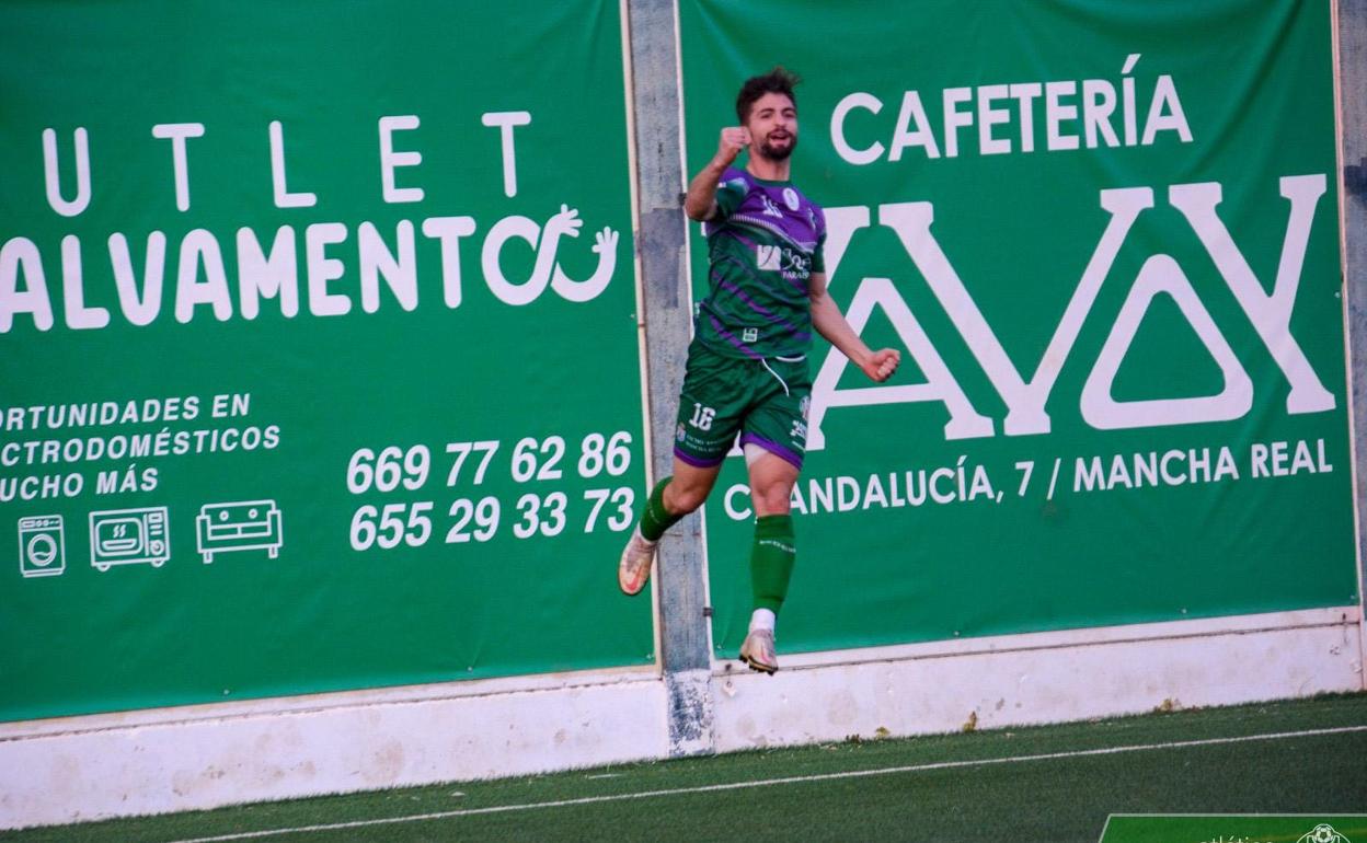 Juanca, celebrando un tanto. 