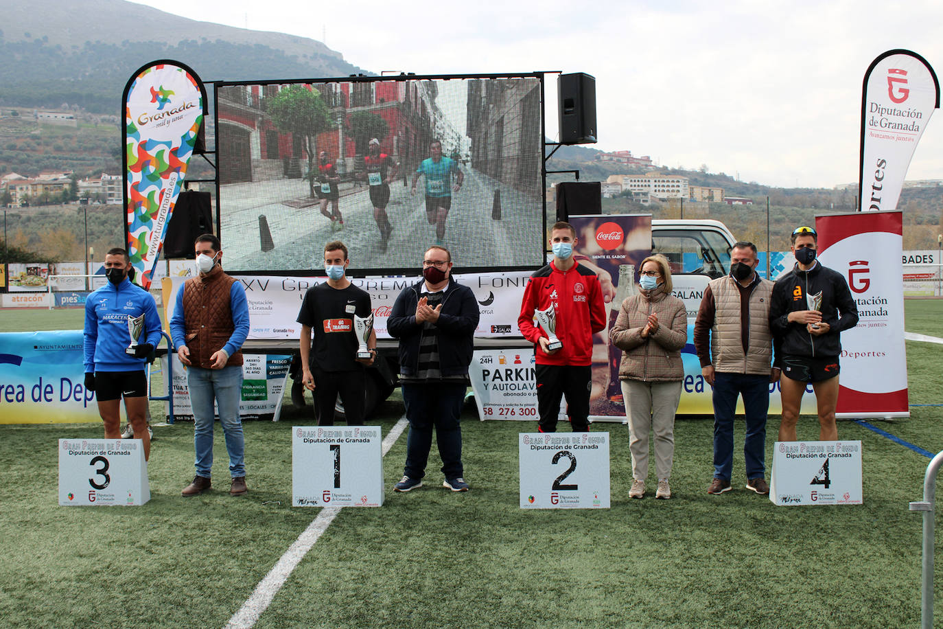 812 atletas, de ellos un centenar locales, participan en la prueba que inaugura el nuevo Circuito de Fondo en una espectacular jornada de atletismo y un exigente recorrido por el casco urbano lojeño