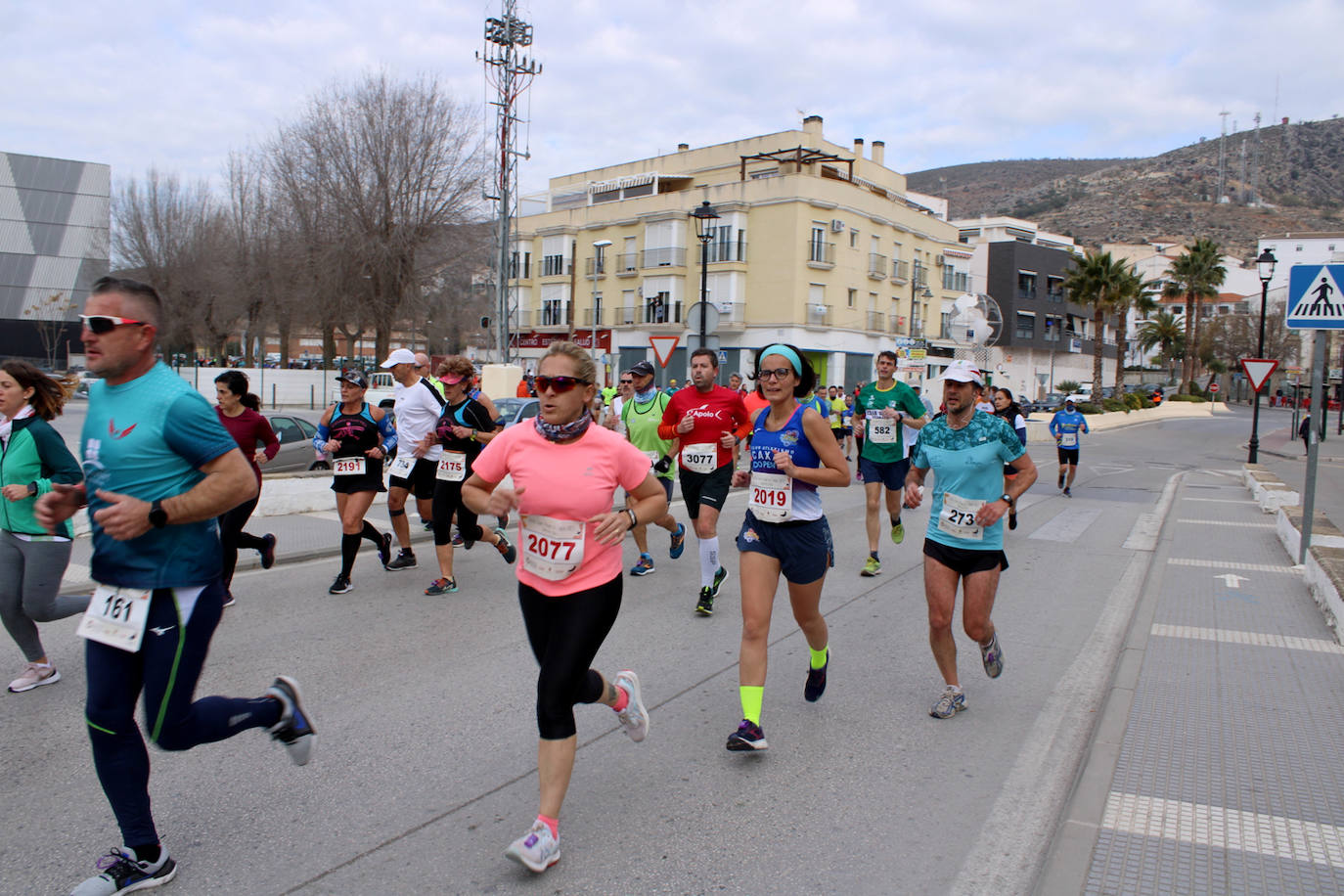 812 atletas, de ellos un centenar locales, participan en la prueba que inaugura el nuevo Circuito de Fondo en una espectacular jornada de atletismo y un exigente recorrido por el casco urbano lojeño