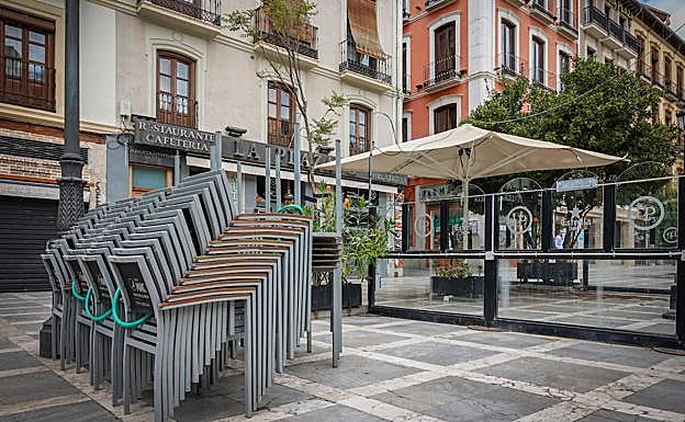 La terraza de un bar, recogida en una imagen de abril de 2020. 