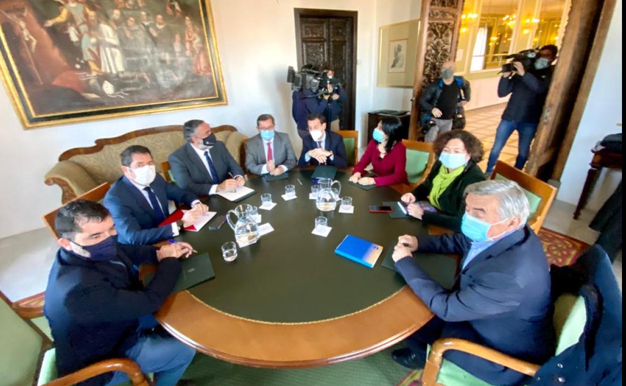 Encuentro mantenido este lunes en el Carmen de los Mártires.