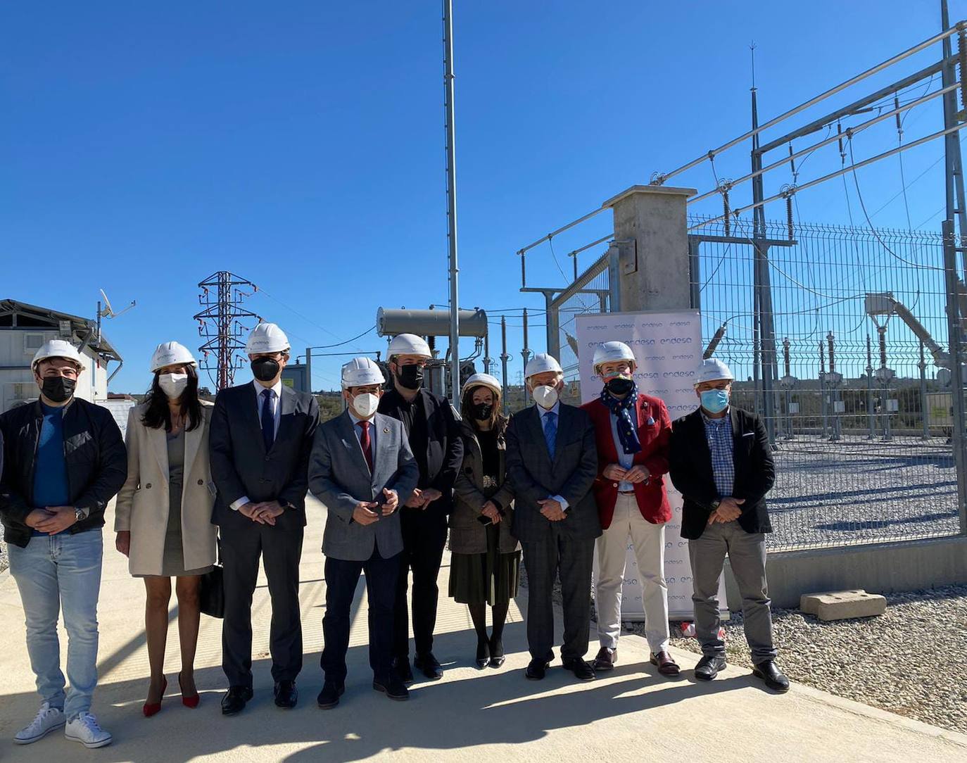 Asistentes a la inauguración de la subestanción eléctrica de Endesa. 