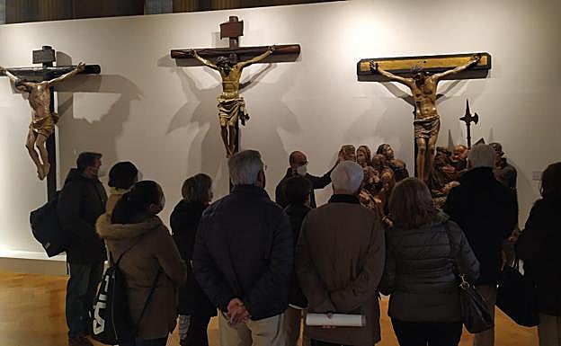 Visita guiada en la exposición. 