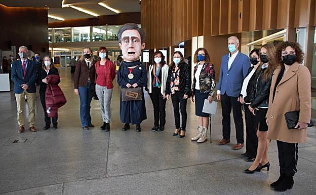 La consejera, acompañada de las ponentes y miembros del Parque. 