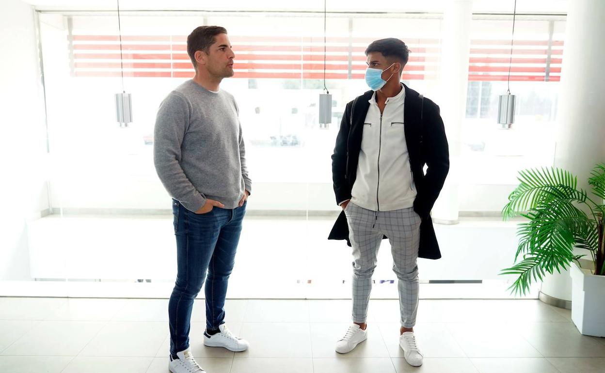 Robert Moreno, junto a Arezo. 