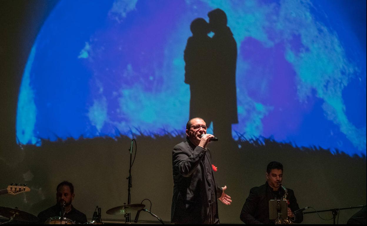 Toni Mori, durante un momento del concierto en el Palacio de Congresos, el sábado