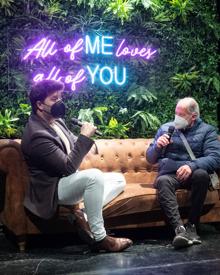 Imagen secundaria 2 - Letras para posar, un restaurante improvisado, entrevistas en el escenario... A este 'Churriana Dates' no le faltaba ni un detalle.