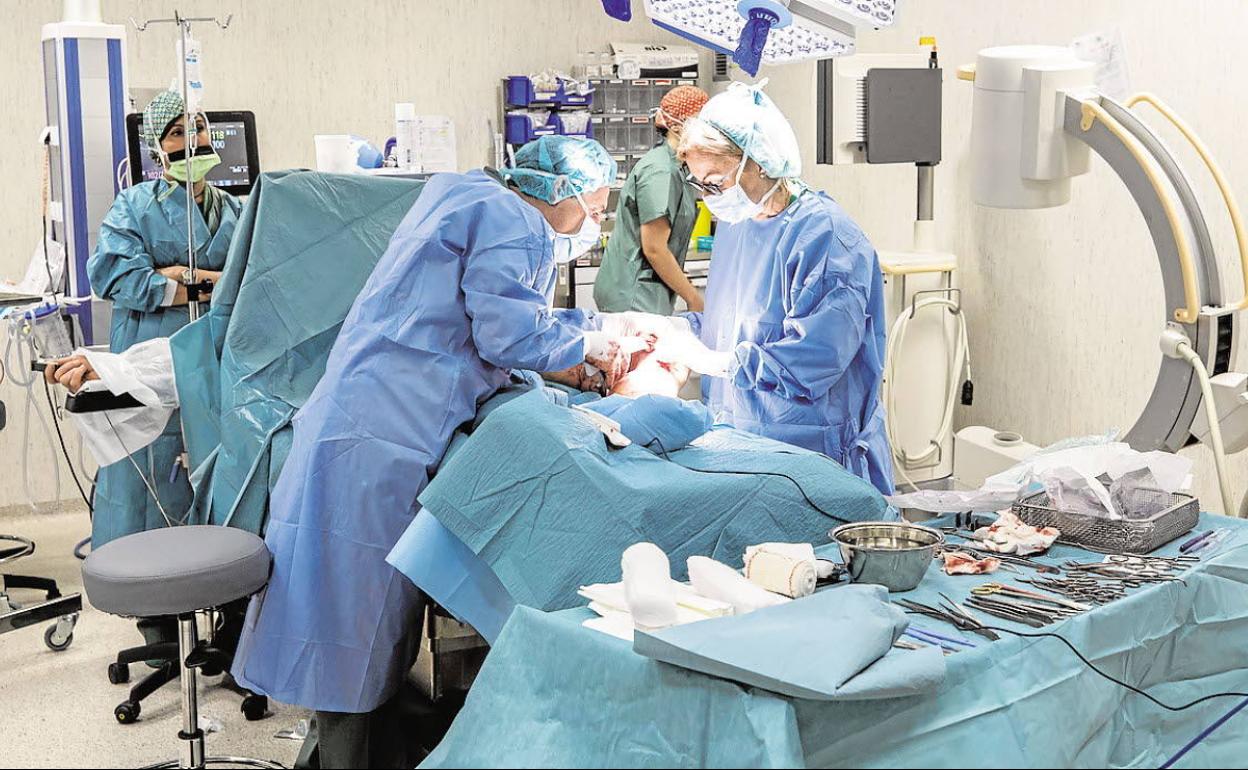 Una sala de operaciones de un hospital. 