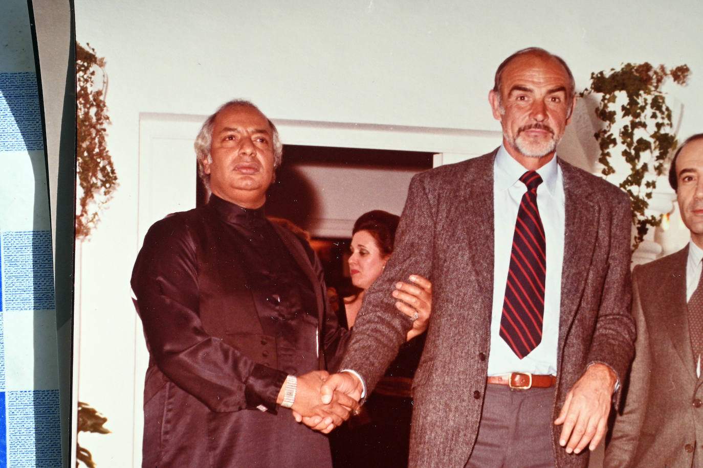 Mohamed Ashmawi, en una de sus fiestas en Marbella, con Sean Connery