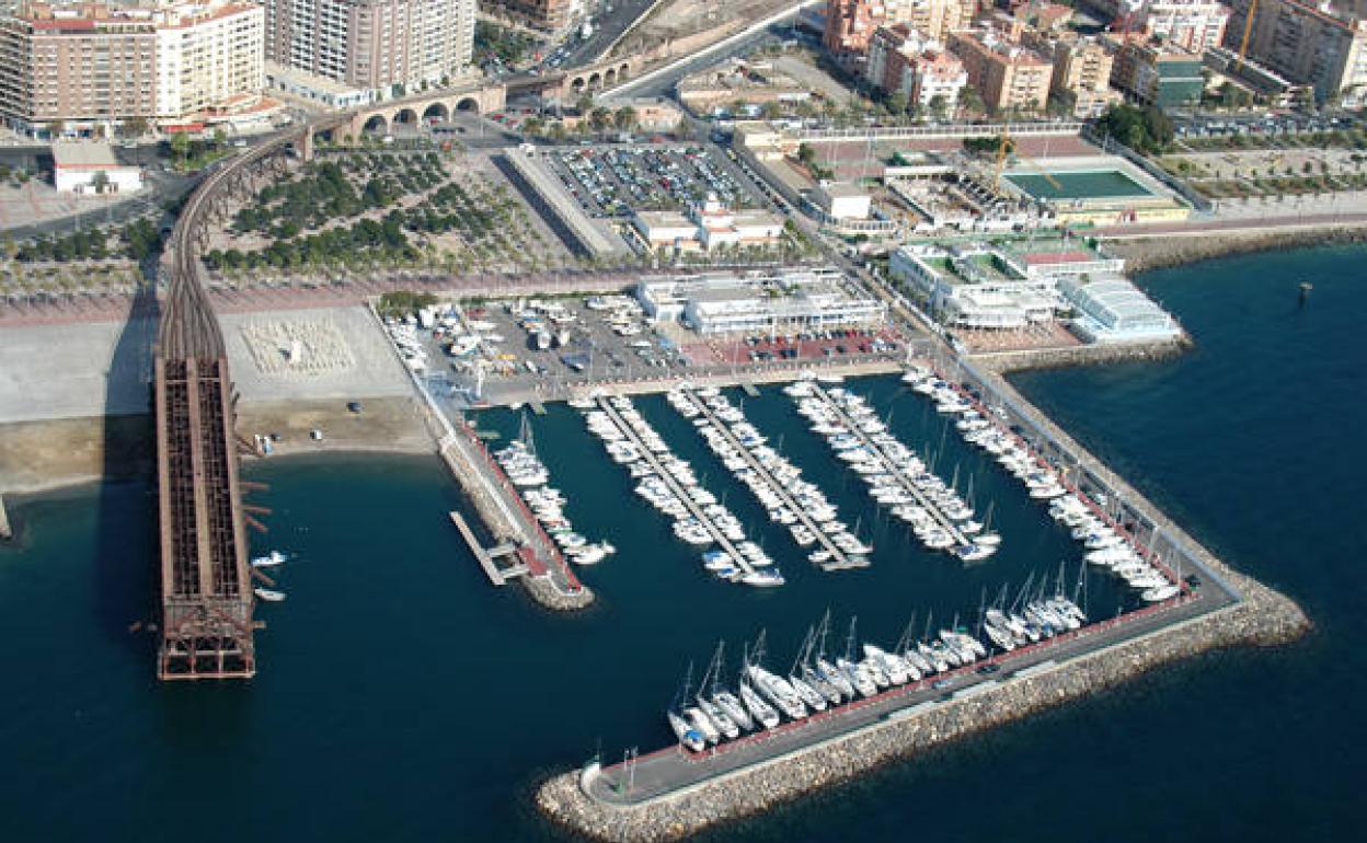 Imagen aérea del Club de Mar Almería, uno de los más importantes de España. 