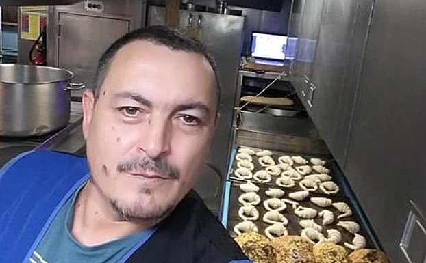 Fernando Santomé (50), de Bueu, era el encargado de la cocina. 