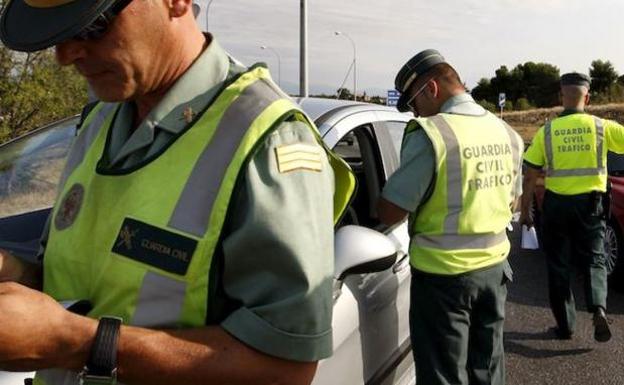 La DGT avisa de la multa por no llevar esta documentación al conducir