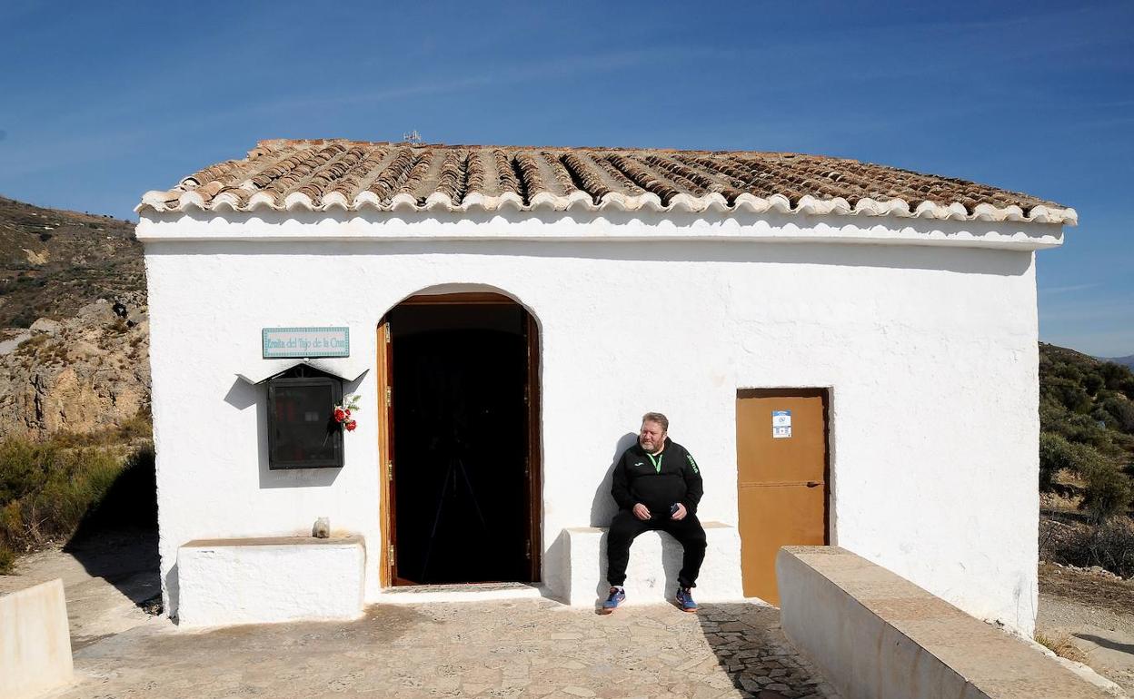 La ermita de la Santa Cruz de Lanjarón cumple 123 años en una impresionante atalaya