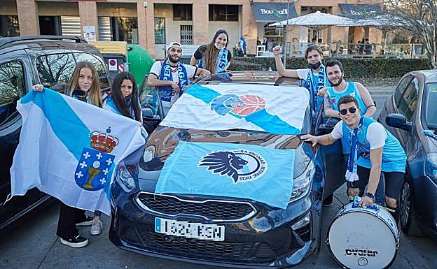 Uno de los vehículos de la Peña Breogán.