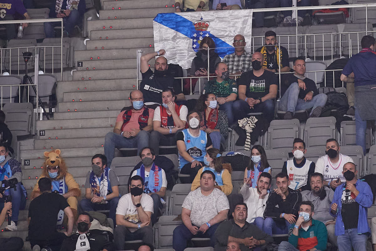 Las imágenes de las gradas del Palacio de los Deportes de Granada en el segundo encuentro de cuartos de final