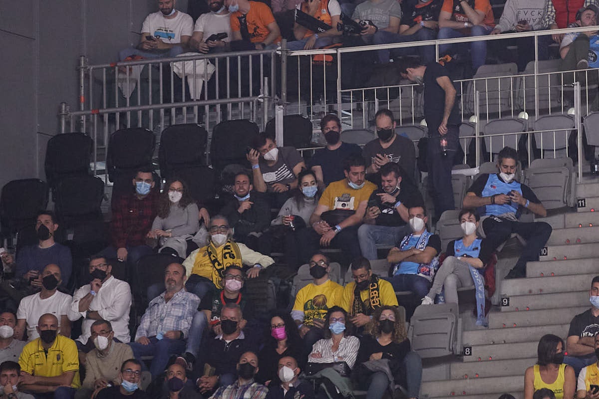 Las imágenes de las gradas del Palacio de los Deportes de Granada en el segundo encuentro de cuartos de final