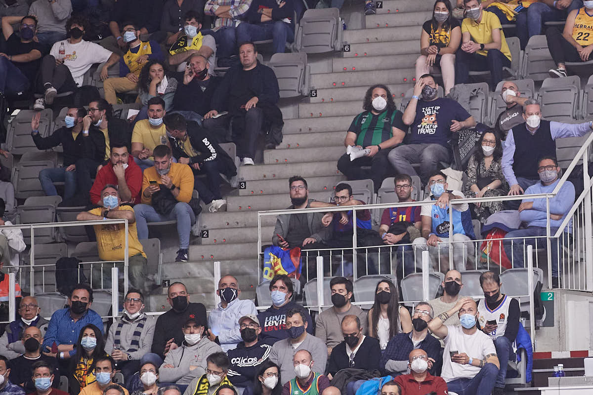 Las imágenes de las gradas del Palacio de los Deportes de Granada en el segundo encuentro de cuartos de final