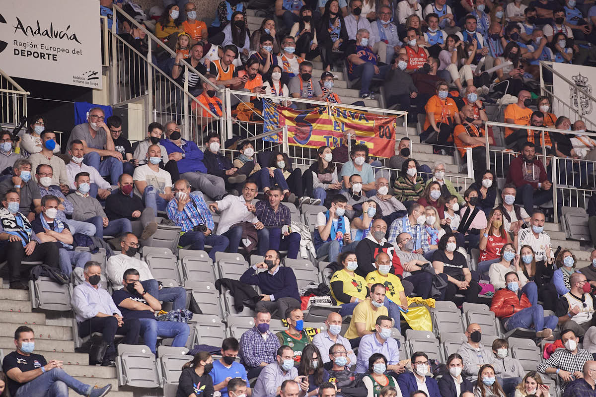 Las imágenes de las gradas del Palacio de los Deportes de Granada en el segundo encuentro de cuartos de final