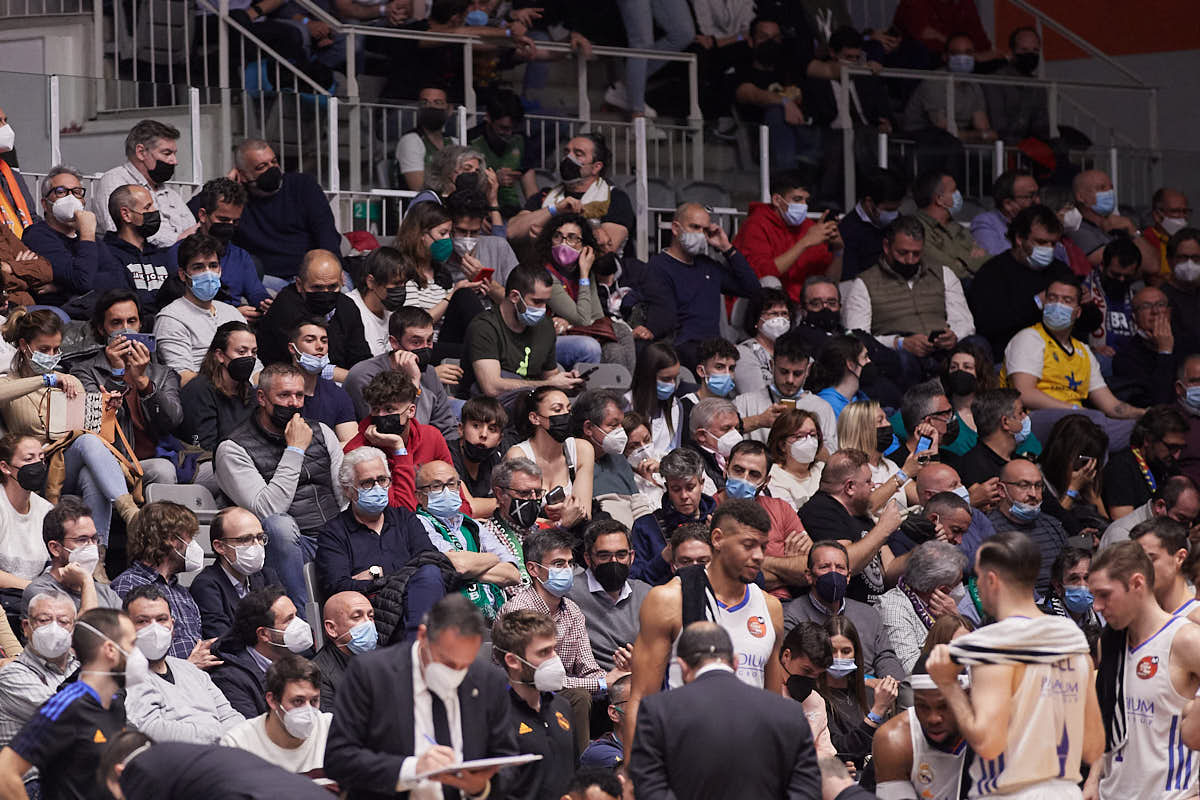 Las imágenes de las gradas del Palacio de los Deportes de Granada en el segundo encuentro de cuartos de final