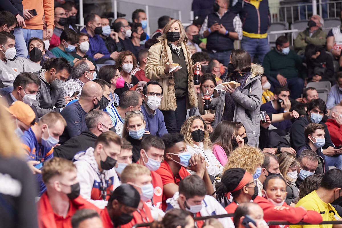 Las imágenes de las gradas del Palacio de los Deportes de Granada en el segundo encuentro de cuartos de final