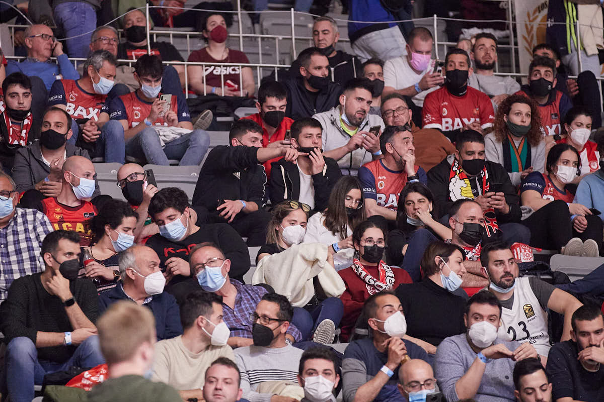 Las imágenes de las gradas del Palacio de los Deportes de Granada en el segundo encuentro de cuartos de final