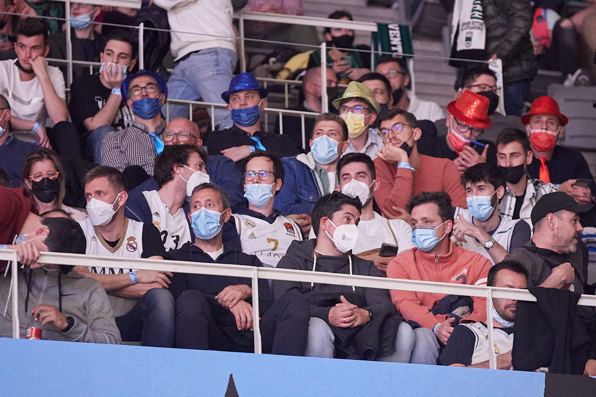 Las imágenes de las gradas del Palacio de los Deportes de Granada en el segundo encuentro de cuartos de final