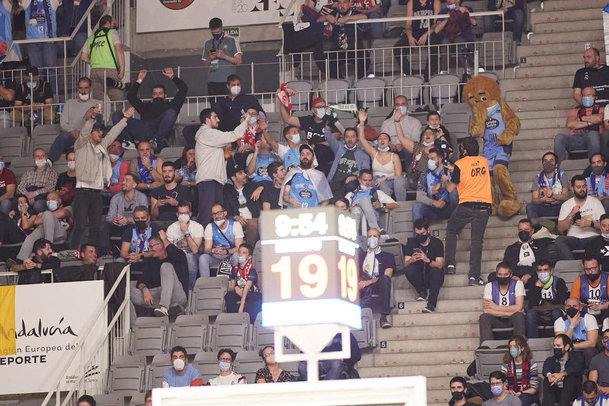 Las imágenes de las gradas del Palacio de los Deportes de Granada en el segundo encuentro de cuartos de final