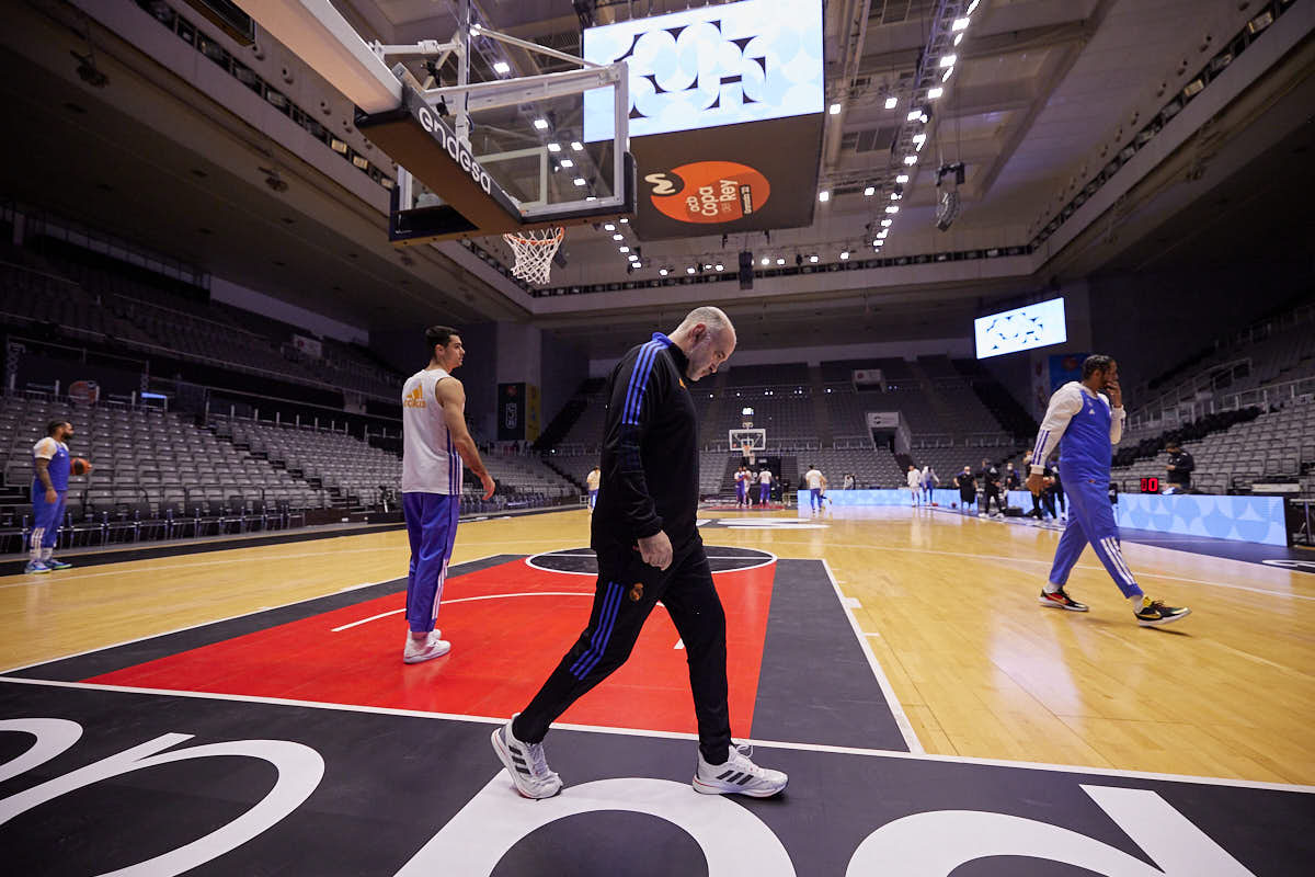 Los de Laso entrenan en la instalación del Zaidín antes del choque ante el Breogán Lugo
