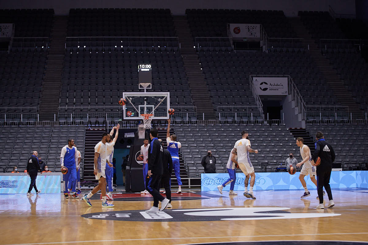 Los de Laso entrenan en la instalación del Zaidín antes del choque ante el Breogán Lugo