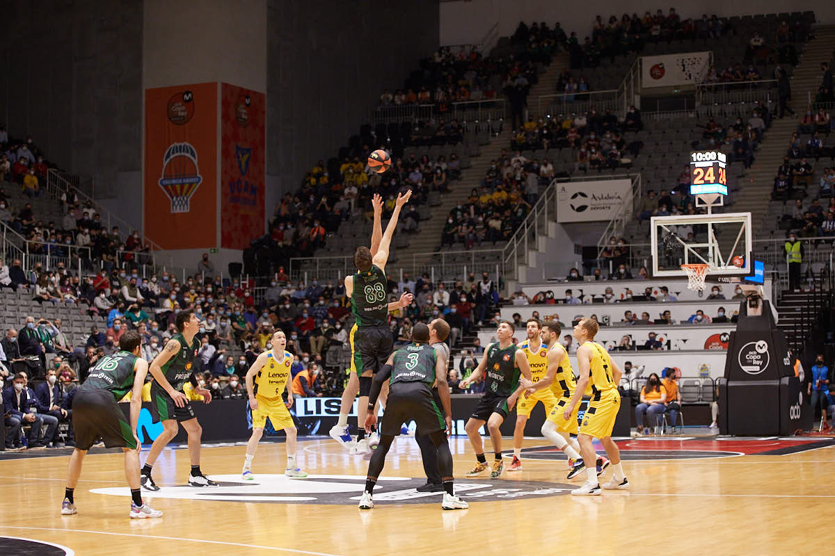 Todas las fotos del primer encuentro de cuartos de la Copa del Rey de Baloncesto que se celebra en Granada